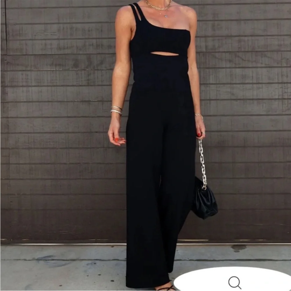 NWT Vici \\ Olia Black ‘Brayden’ One Shoulder Jumpsuit - Picture 2 of 16